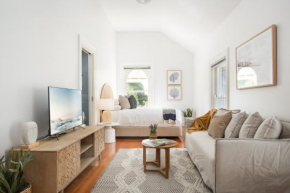 Boutique Studio with Balcony in Perfect Location Sydney